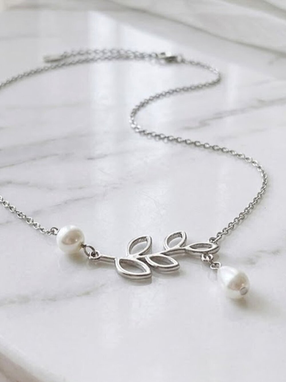 Silver Ladies Leaf Pearl Fashion Necklace